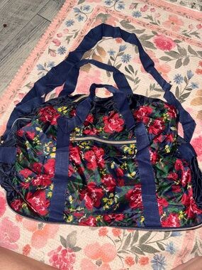 NWOT Navy Floral Travel Duffel Bag with Red Rose Print Collapsible